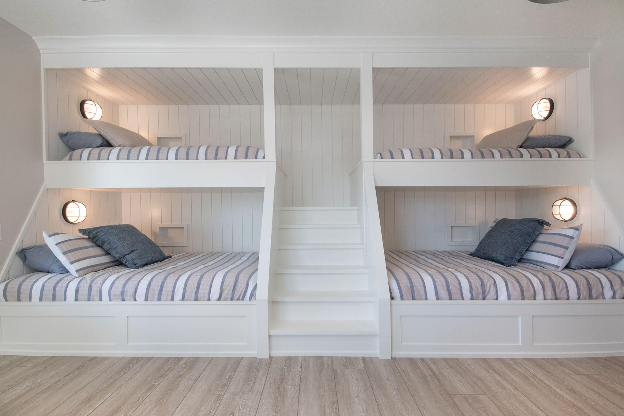 25 Bunk Bed Ideas For Small Bedrooms, Bunk Bed On Wall